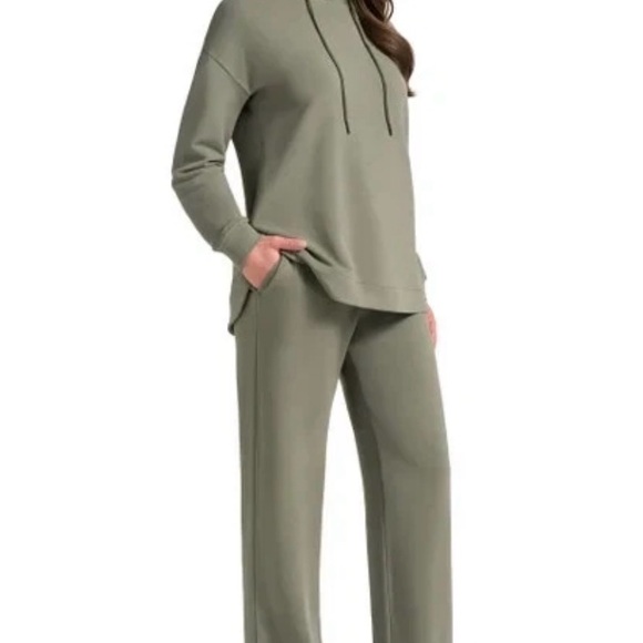 Max & Mia Women's 2 Pc Lounge Set Size Small - Picture 2 of 12